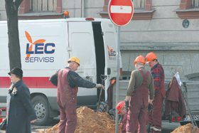 STRADA.PNG (102300 bytes)