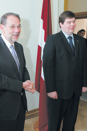 PIRMAAA.PNG (249157 bytes)