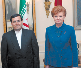 VESTNIEKI11.PNG (120256 bytes)