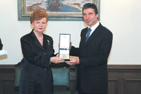 01.PNG (95632 bytes)