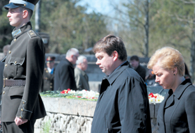 SAGRAVE2.PNG (111300 bytes)