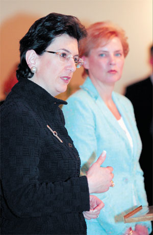 PIRMAAA.JPG (29250 bytes)