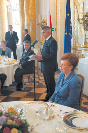 PIRMAAAA.JPG (43241 bytes)