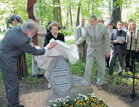 GROSVALDS1.PNG (144356 bytes)