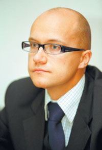 KORCAGINS.JPG (10921 bytes)