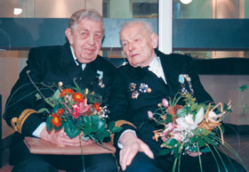 LEGZDINS2.JPG (19419 bytes)