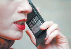 SIEVIETE-TELEFONS.JPG (11983 bytes)