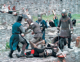 BRUNINIEKI.JPG (27284 bytes)