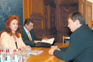 PIRMAAA.JPG (18854 bytes)