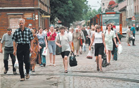 CILVEKI.JPG (21739 bytes)