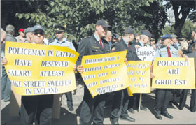 POL.JPG (22167 bytes)