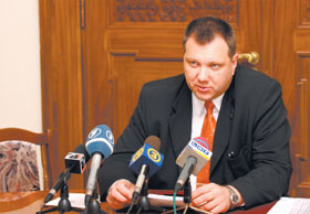 IISTS.JPG (17314 bytes)