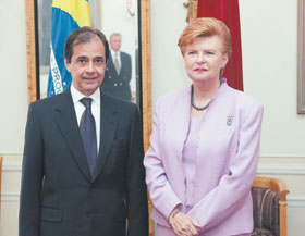 V1.JPG (14714 bytes)