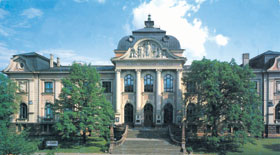 MUZEJS2.JPG (16502 bytes)