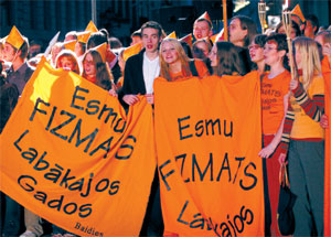 PIRMAAAA.JPG (32986 bytes)