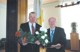 CAPS4.JPG (14013 bytes)