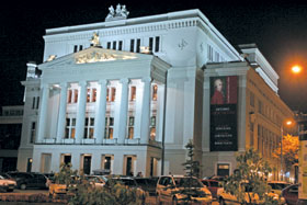 OPERA.JPG (19766 bytes)