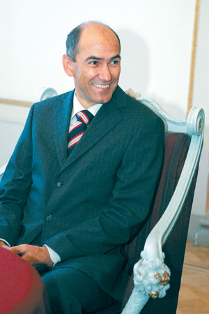 PIRMAAA.JPG (29271 bytes)