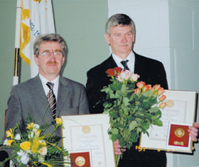 ZINATNIEKI.JPG (20253 bytes)