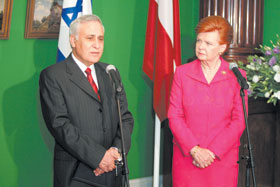 VIKE2.JPG (15445 bytes)