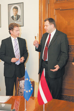 PIRMAAAA.JPG (34863 bytes)