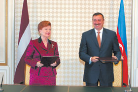 VIKE_AZERBAIDZANA5.JPG (17549 bytes)