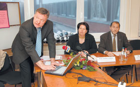 ONKOLOGI-KONFERENCE6.JPG (17668 bytes)