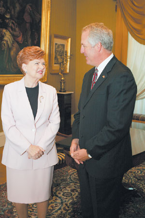 PIRMAAAA.JPG (33716 bytes)