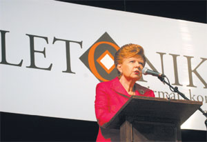 PIRMAAA.JPG (13698 bytes)