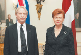 GL1I2068.JPG (14079 bytes)