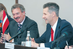 PABRIKS.JPG (15356 bytes)