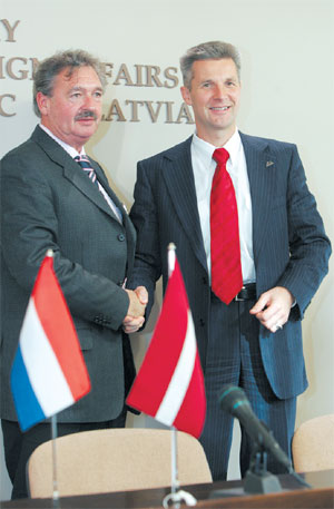 PIRMAAA.JPG (32570 bytes)