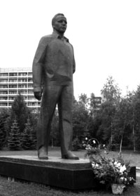 KOSMO05.JPG (11772 bytes)