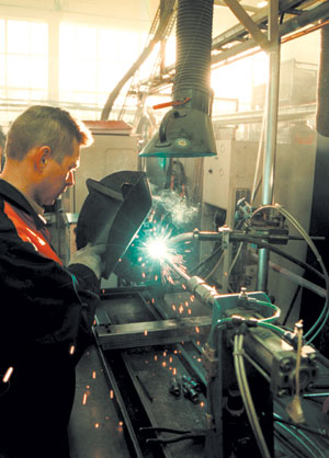 PIRMAAA.JPG (37469 bytes)