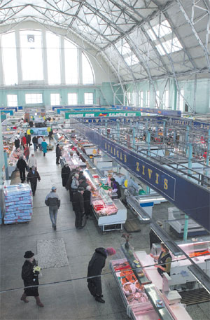 PIRMAAA.JPG (49583 bytes)