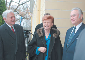 PIRMAAA.JPG (16930 bytes)