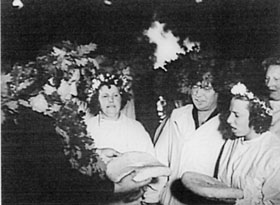 RIEKSTINS03.JPG (16277 bytes)