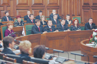 HX0W8792.JPG (25411 bytes)