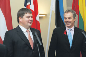 01.JPG (13524 bytes)