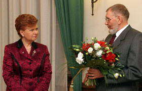 A2.JPG (16181 bytes)