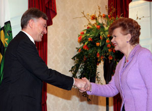 VIKE1.JPG (19858 bytes)