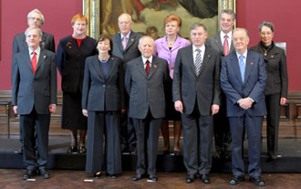 VIKE2.JPG (21543 bytes)