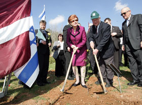 VIZITE-BIRZS1.JPG (23409 bytes)