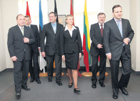 AIZSARDZIBA1.JPG (16232 bytes)