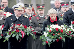 01.JPG (22441 bytes)