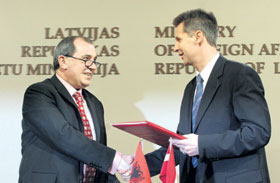 PABRIKS.JPG (14371 bytes)