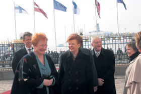 01.JPG (14120 bytes)