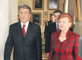 01.JPG (18846 bytes)