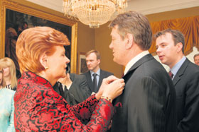 03.JPG (20690 bytes)