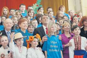 03.JPG (23608 bytes)